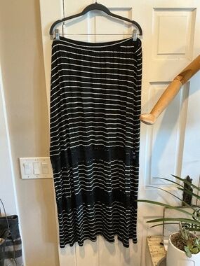 Bobeau maxi skirt with lace inserts!  Plus size 3X